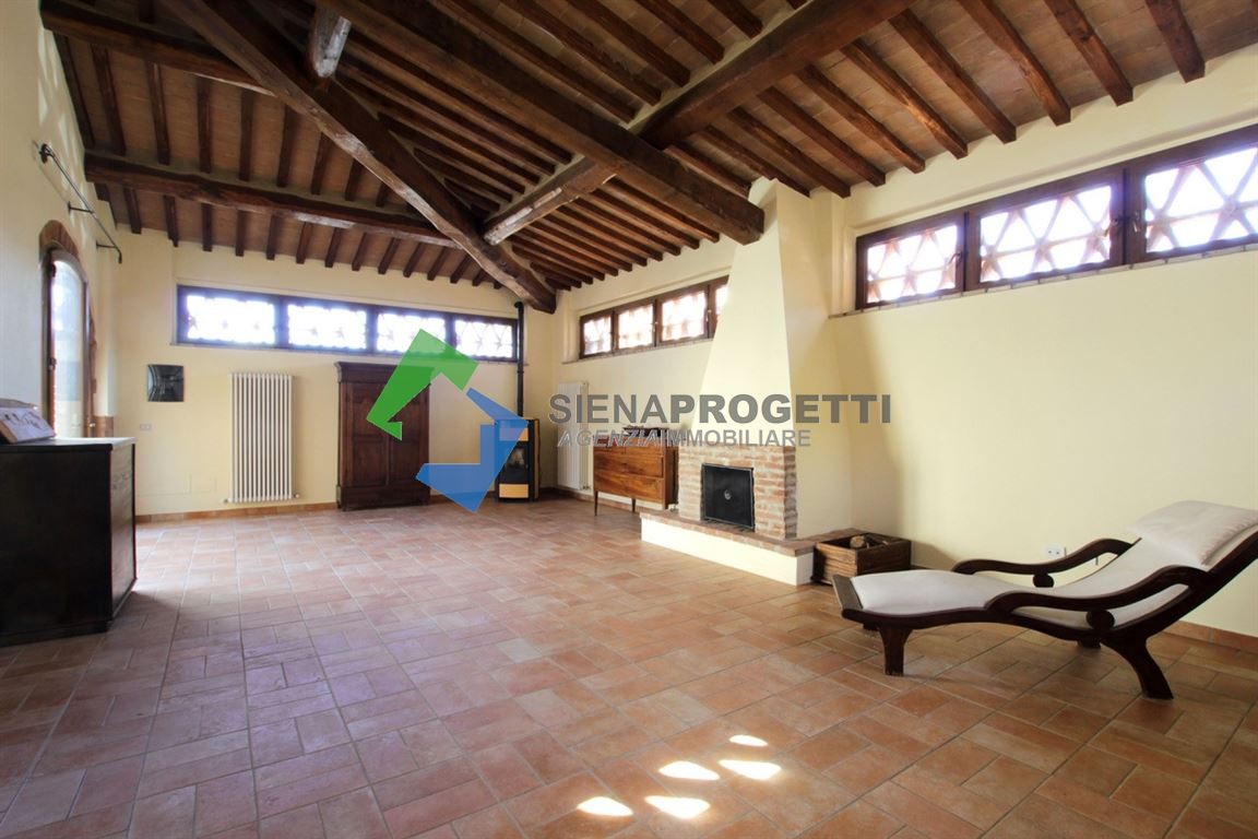 Appartamenti in antica Colonica recentemente ristrutturata con vista sul Castello di Monteriggioni, Siena, Toscana.