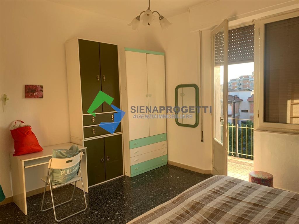 Zona Petriccio, appartamento molto luminoso con 3 camere e cantina, Siena.